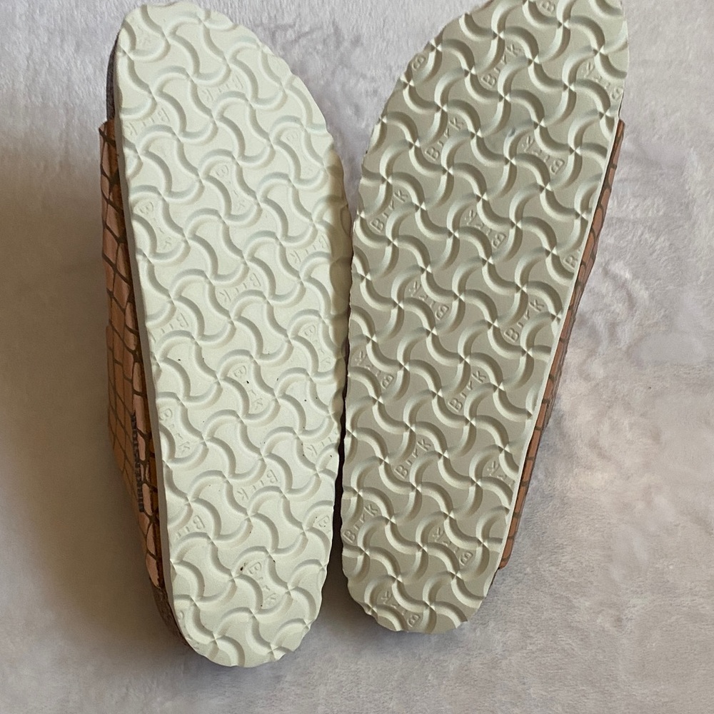 Birkenstock Women Metallic Copper Sandals - Picture 7 of 7